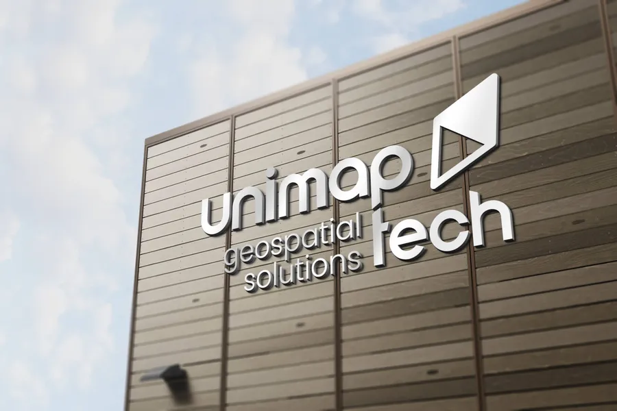 Siedziba UnimapTech – logo na elewacji budynku